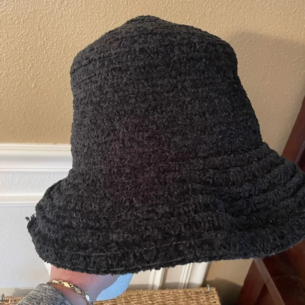 BETMAR New York Women’s Black Knit Hat - Picture 4 of 13